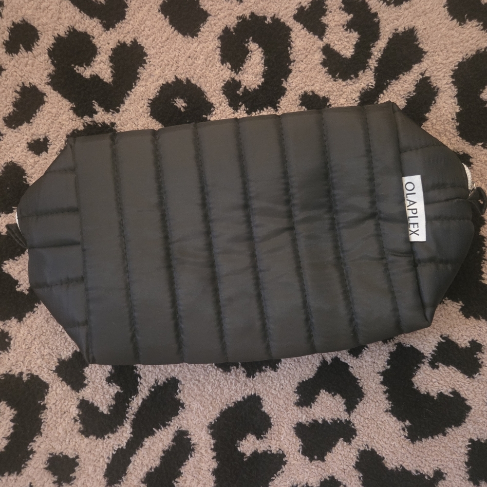 NWOT Olaplex Puffer Cosmetic Travel Bag Insulated